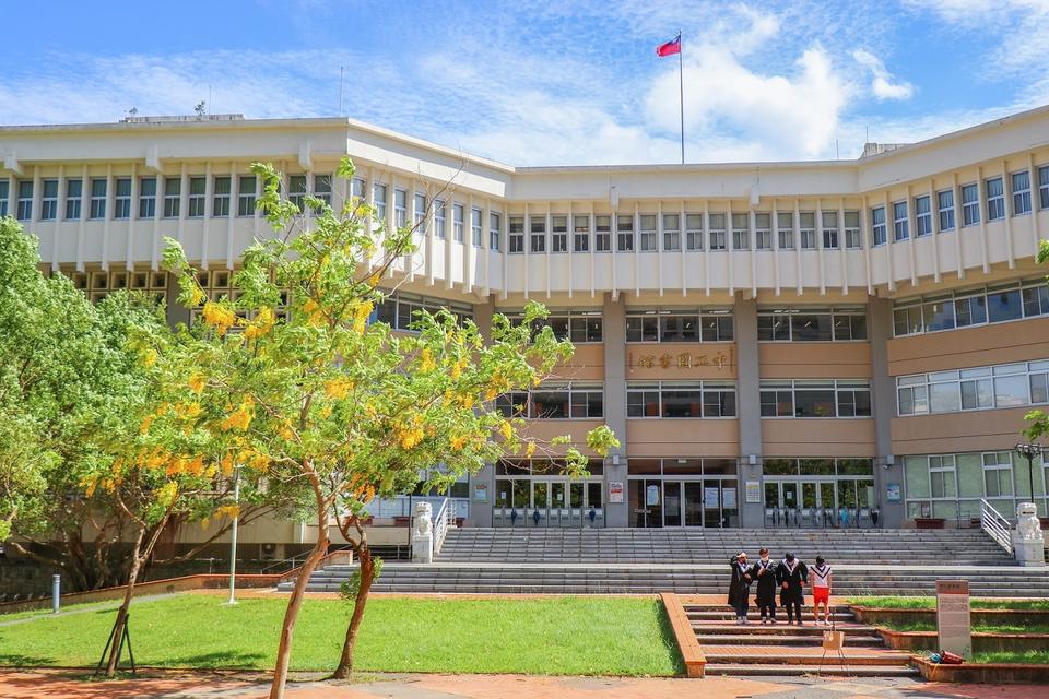 國立政治大學中正圖書館外觀